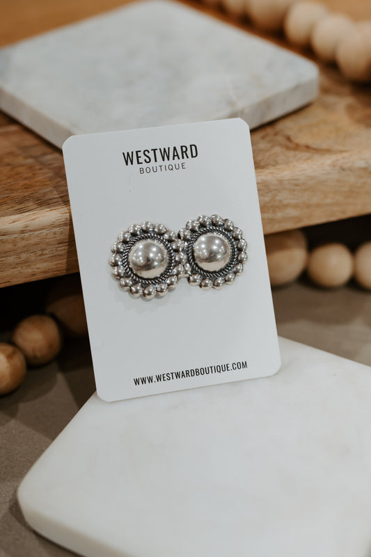 Edge Detail Circle Studs